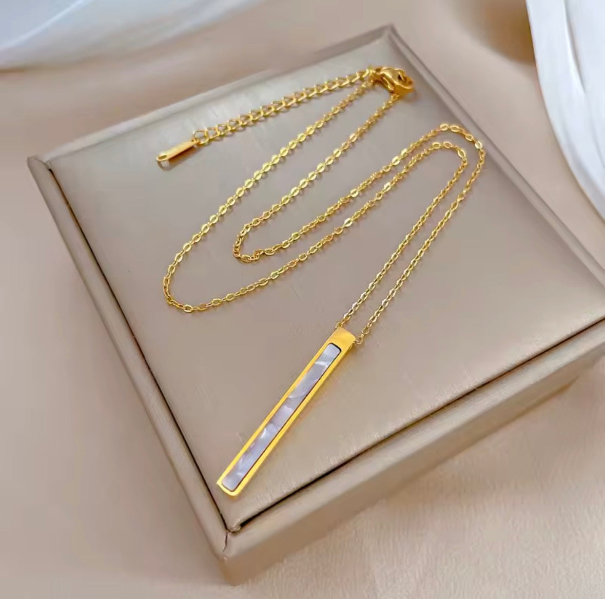 Mother of Pearl Long Pendant Necklace